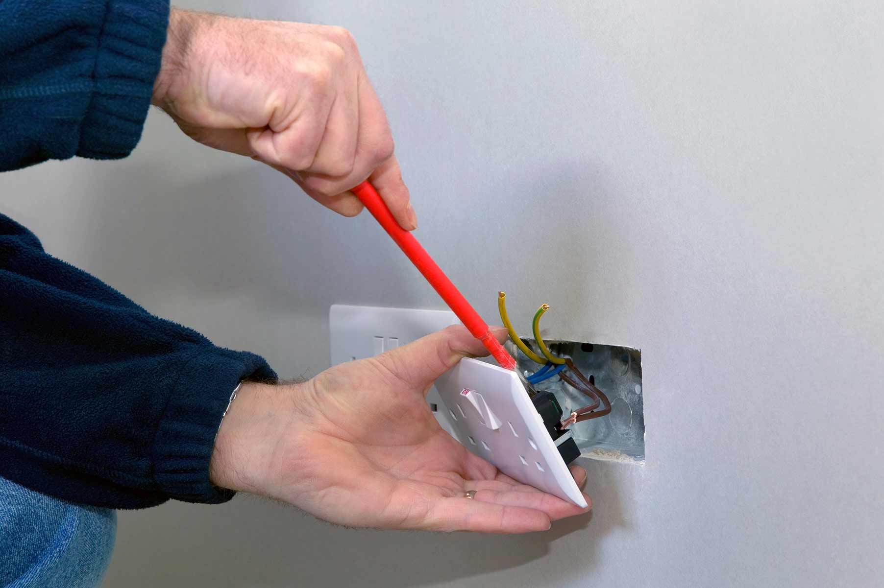Our electricians can install plug sockets for domestic and commercial proeprties in Great Malvern and the local area. 